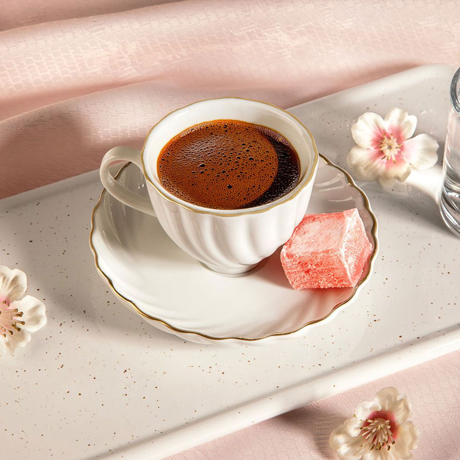 Yasemin 12 Parça Kahve Fincan Takımı - Beyaz / Altın