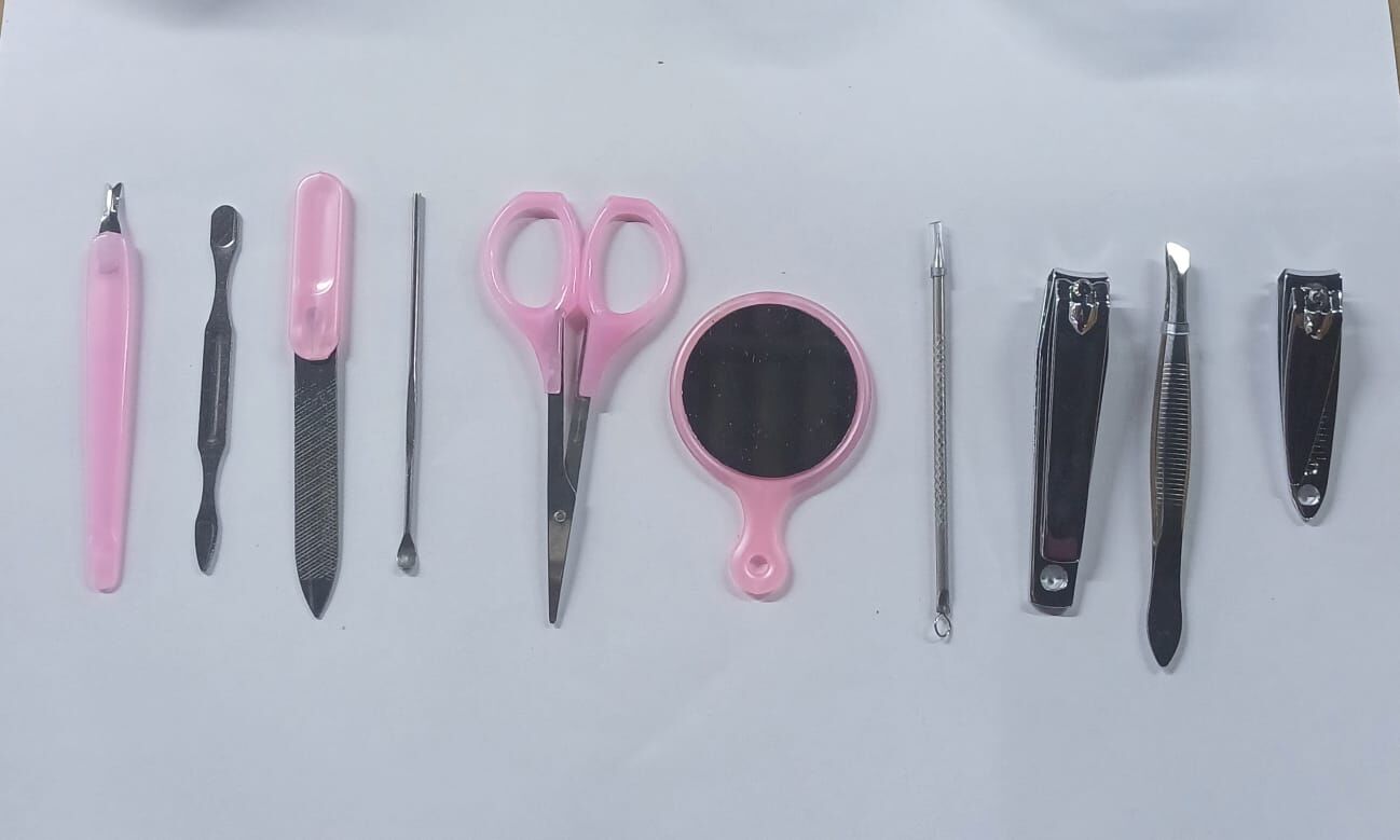 MANİKÜR PEDİGÜR 10 PARÇA ÖZEL KUTULU  PEMBE KALP ŞEKİLLİ TIRNAK BAKIM  SETİ