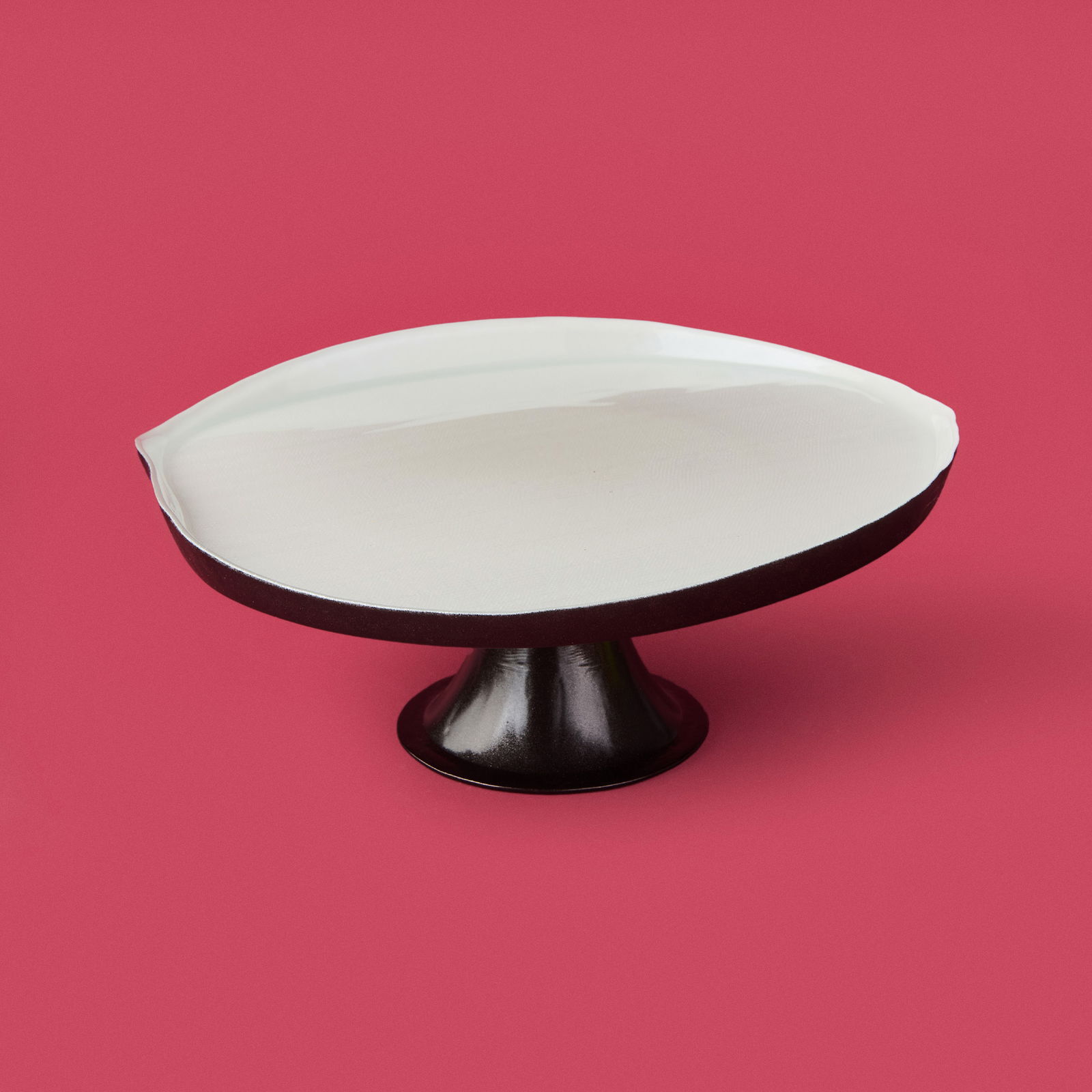 Kitchen Jota Ayaklı Tabak - Beyaz / Siyah - 28 cm